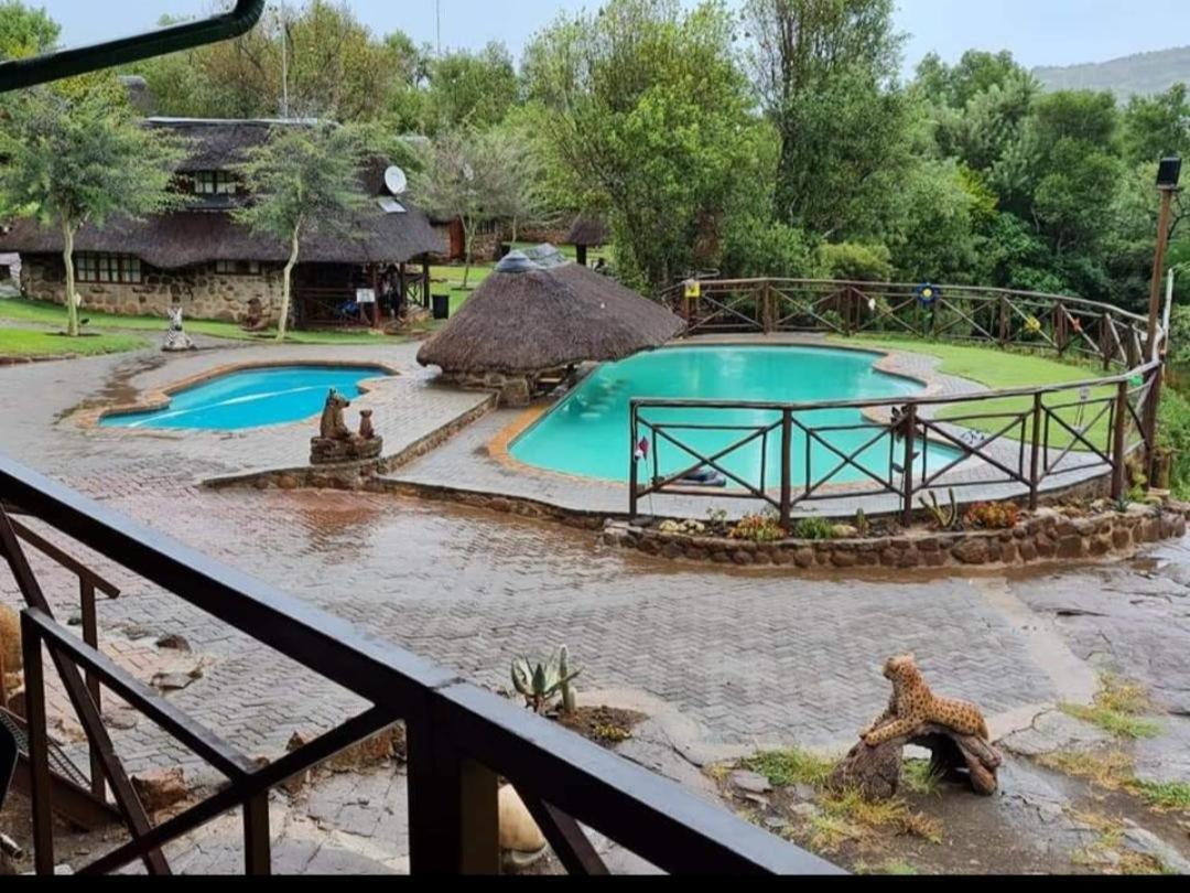 Thandabantu Game Lodge Roossenekal Экстерьер фото