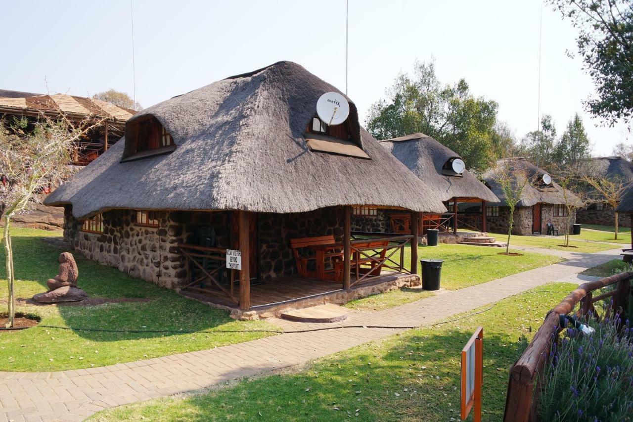 Thandabantu Game Lodge Roossenekal Экстерьер фото