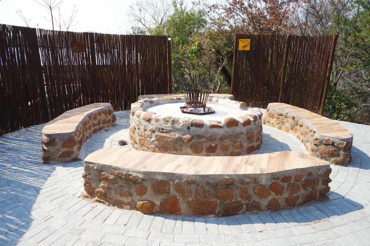 Thandabantu Game Lodge Roossenekal Экстерьер фото